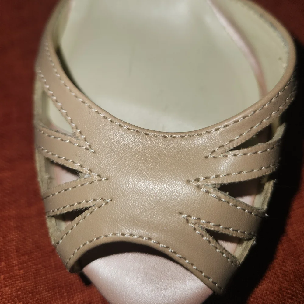 4in Beige High Heels By Shoe Dazzle - Picture 10 of 14